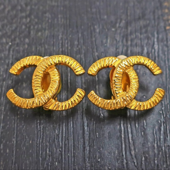 AUTH Chanel Big CC Logo Vintage Earrings Gold - Picture 1 of 4